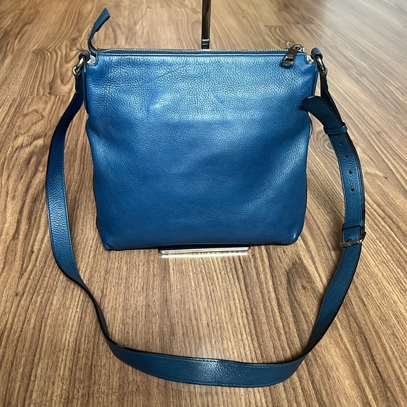 A242 - π―% authentic Gucci crossbody bag - Picture 4 of 16